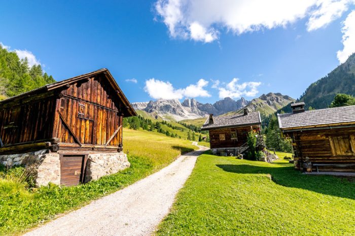 Estate in montagna: l'Italia attira sempre più stranieri, ecco i trend che stanno trasformando il turismo montano